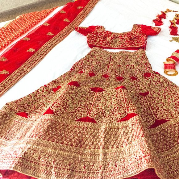 Red wedding bridal lehenga with dupattas - Picture 1 of 7